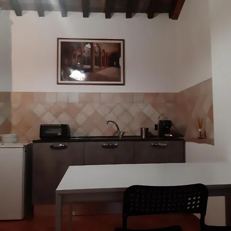 招待所 La Casa In Giardino 3*